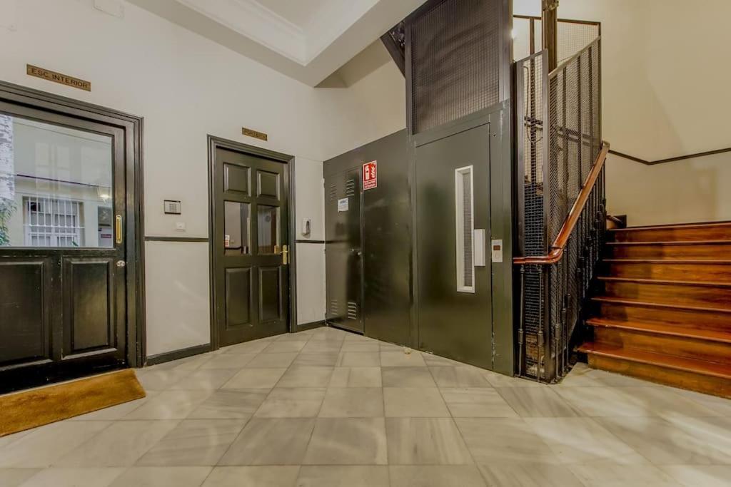 Modern Apt Para 6Px En La Plaza De Tirso De Molina Madrid Extérieur photo